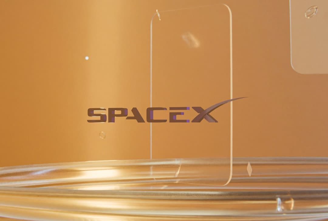 SpaceX-მა ინვესტორებს xAI-ის ტექნოლოგიით აღჭურვილი თხელი AI-სმარტფონის პროტოტიპი უჩვენა